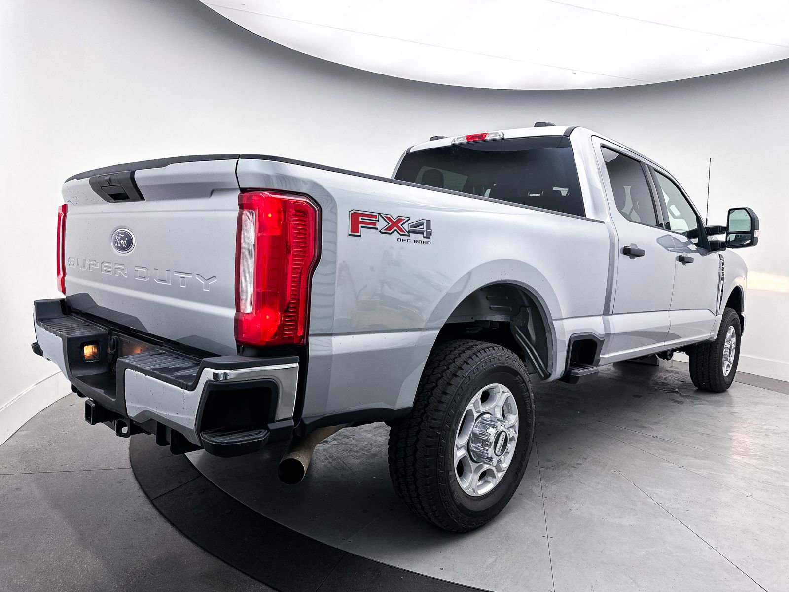 Used 2024 Ford F250 XLT w/ FX4 Off-Road Package image 13