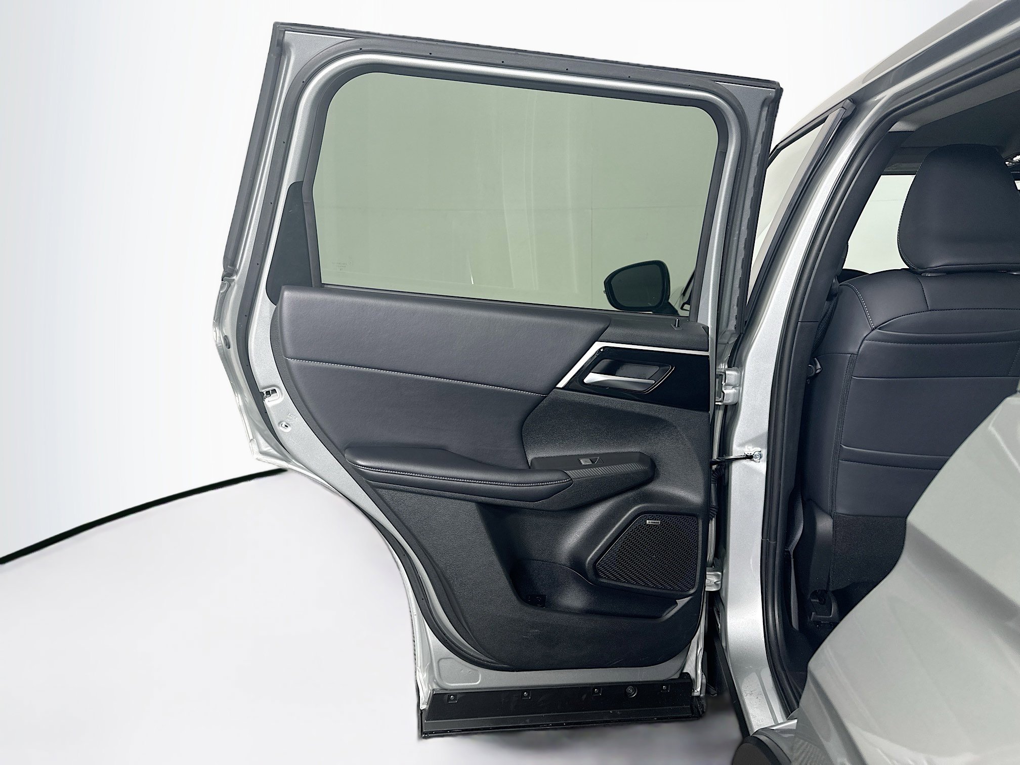 Used 2025 Mitsubishi Outlander SE image 26