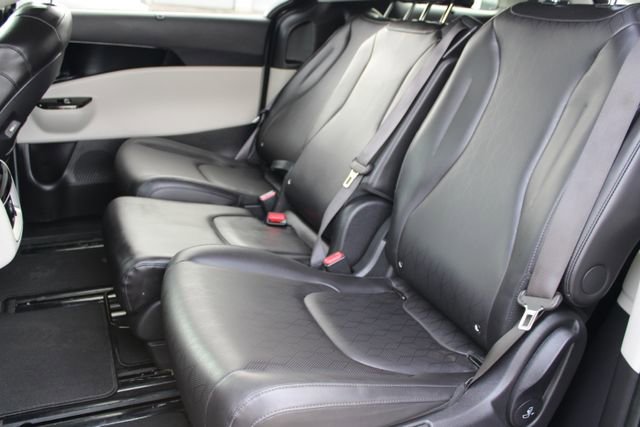 Used 2024 Kia Carnival EX image 35