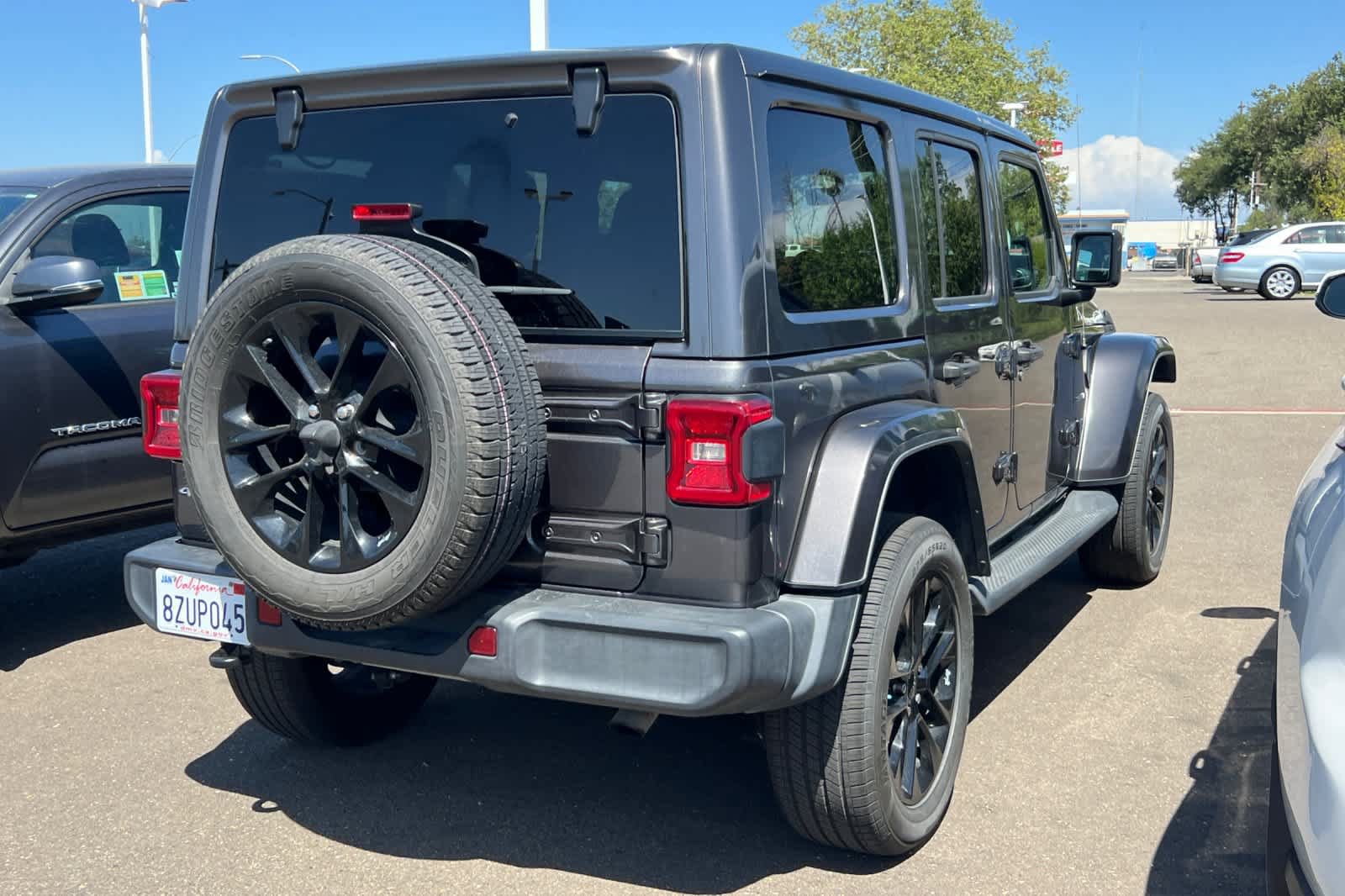 Used 2021 Jeep Wrangler Unlimited Sahara w/ Cold Weather Group AWD/4WD image 4