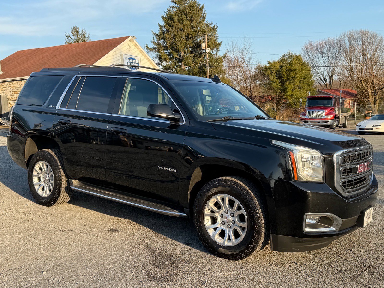 Used 2015 GMC Yukon SLE w/ Convenience Package AWD/4WD image 3