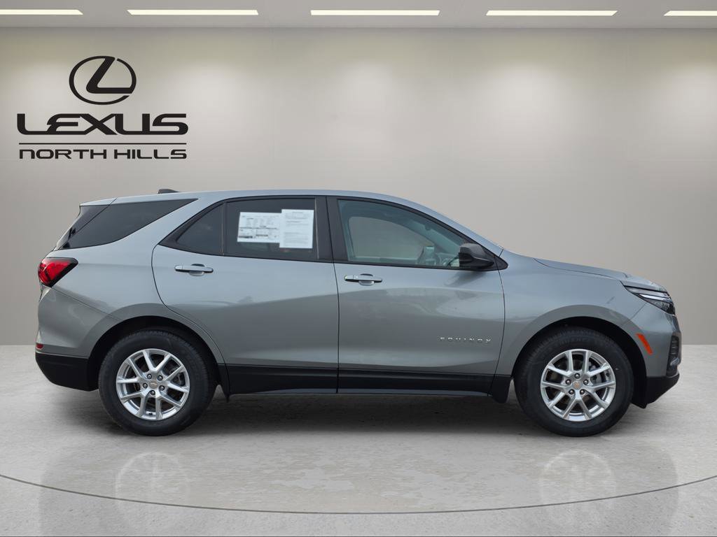 Used 2023 Chevrolet Equinox LS w/ LS Convenience Package image 5
