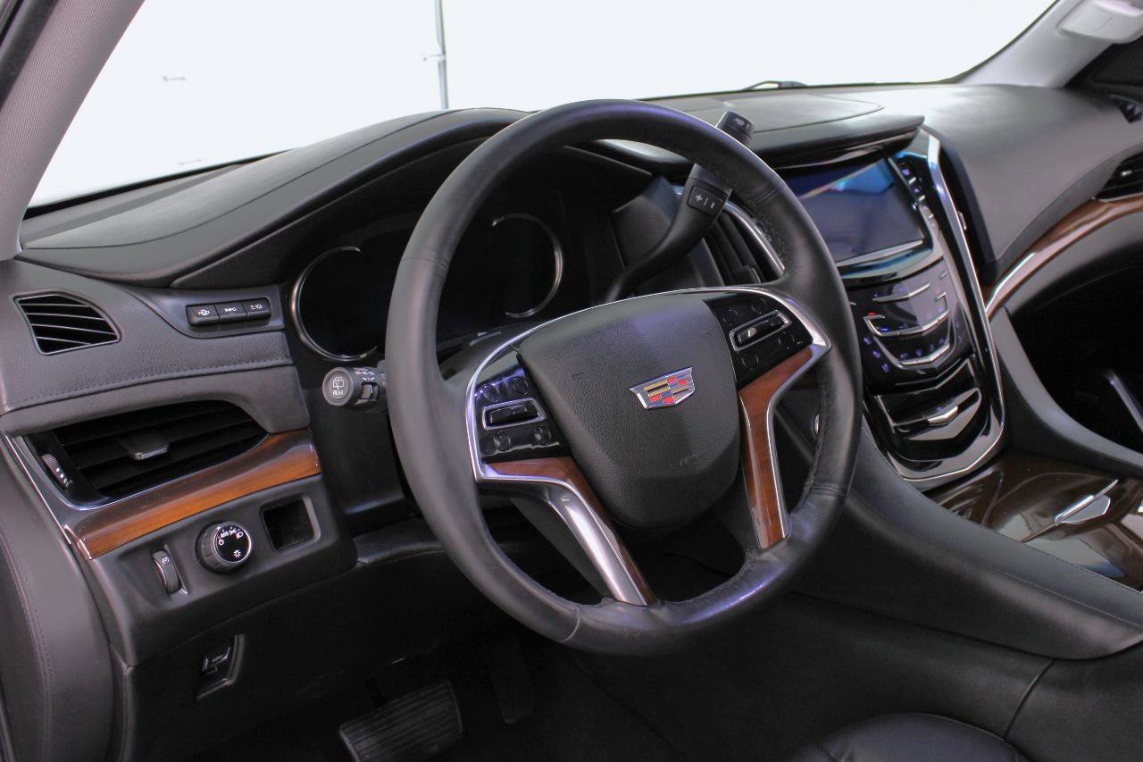 Used 2018 Cadillac Escalade Premium Luxury image 34