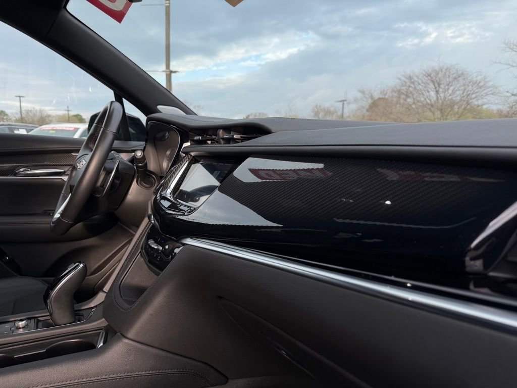 Used 2025 Cadillac XT6 Sport w/ Technology Package image 32