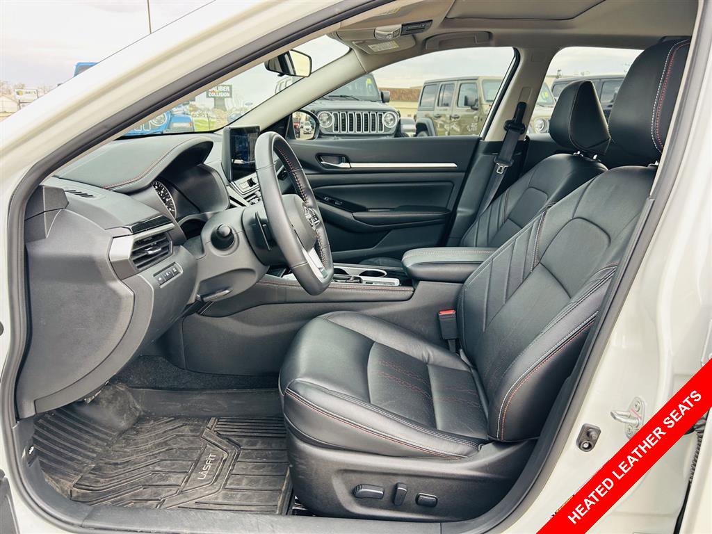 Used 2024 Nissan Altima 2.5 SR w/ SR Premium Package AWD/4WD image 3