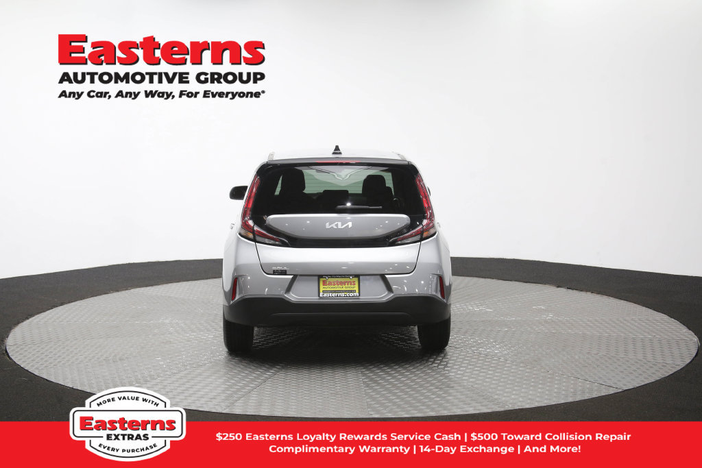 Used 2023 Kia Soul LX w/ LX Technology Package FWD image 37