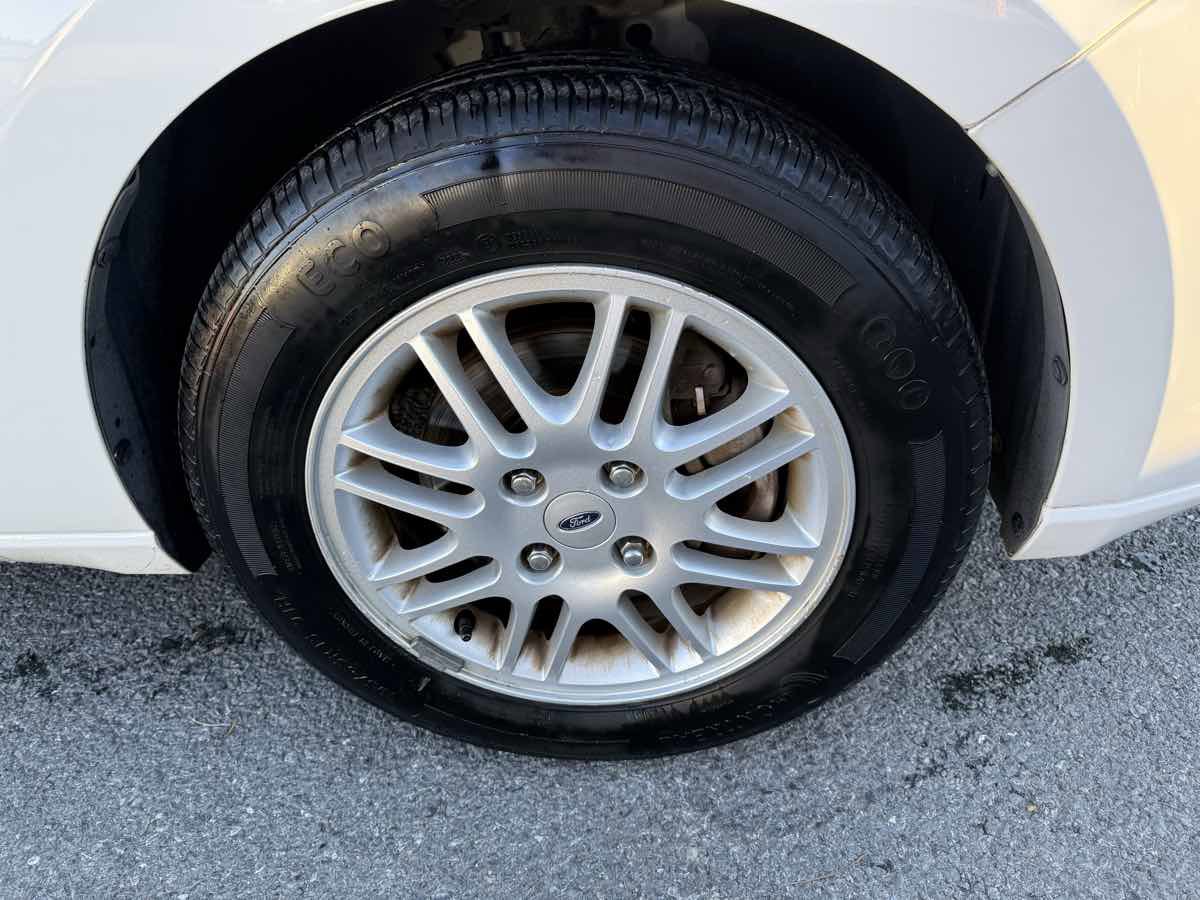 Used 2011 Ford Focus SE image 21