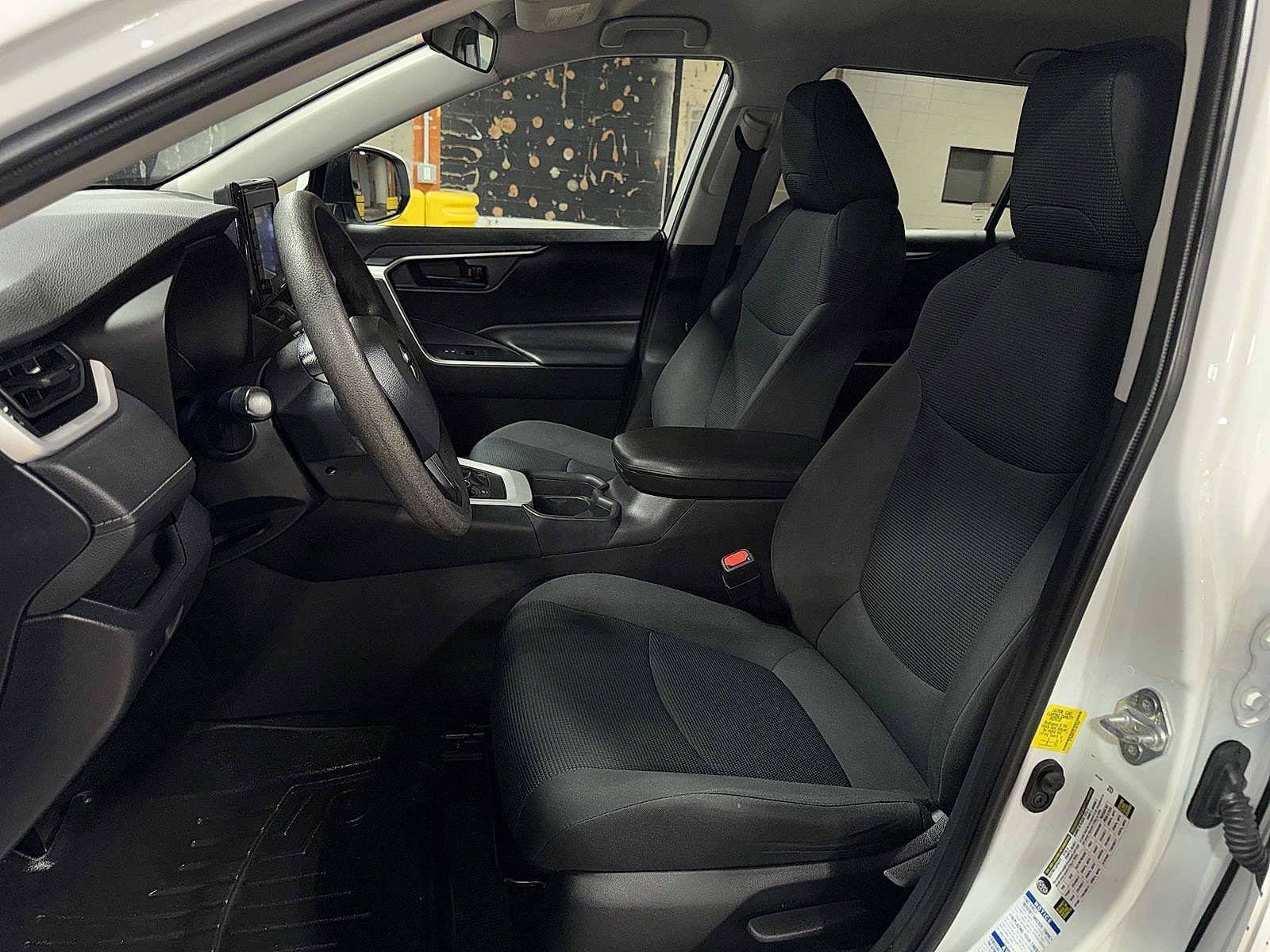 Used 2020 Toyota RAV4 LE w/ Carpet Mat Package AWD/4WD image 15
