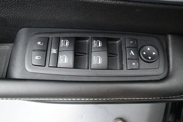 Used 2026 Chrysler Pacifica Limited FWD image 9