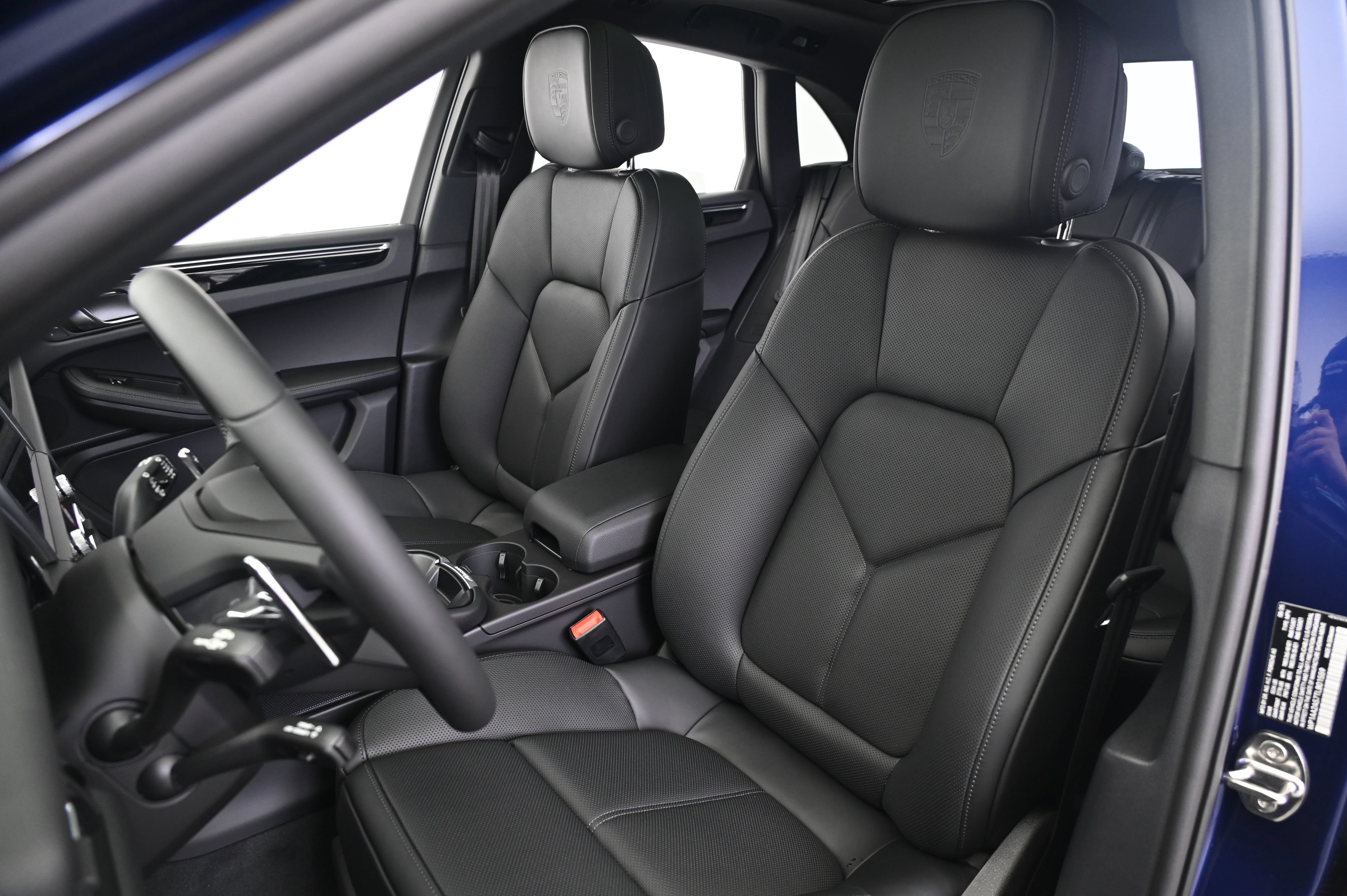 Certified 2026 Porsche Macan AWD/4WD image 30