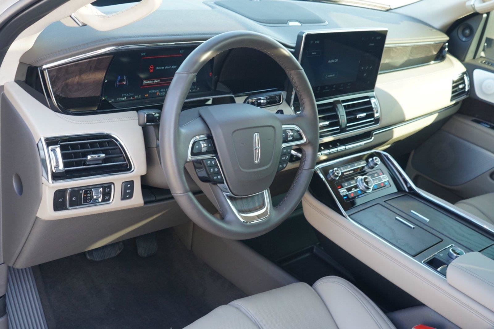 Used 2024 Lincoln Navigator Reserve AWD/4WD image 9