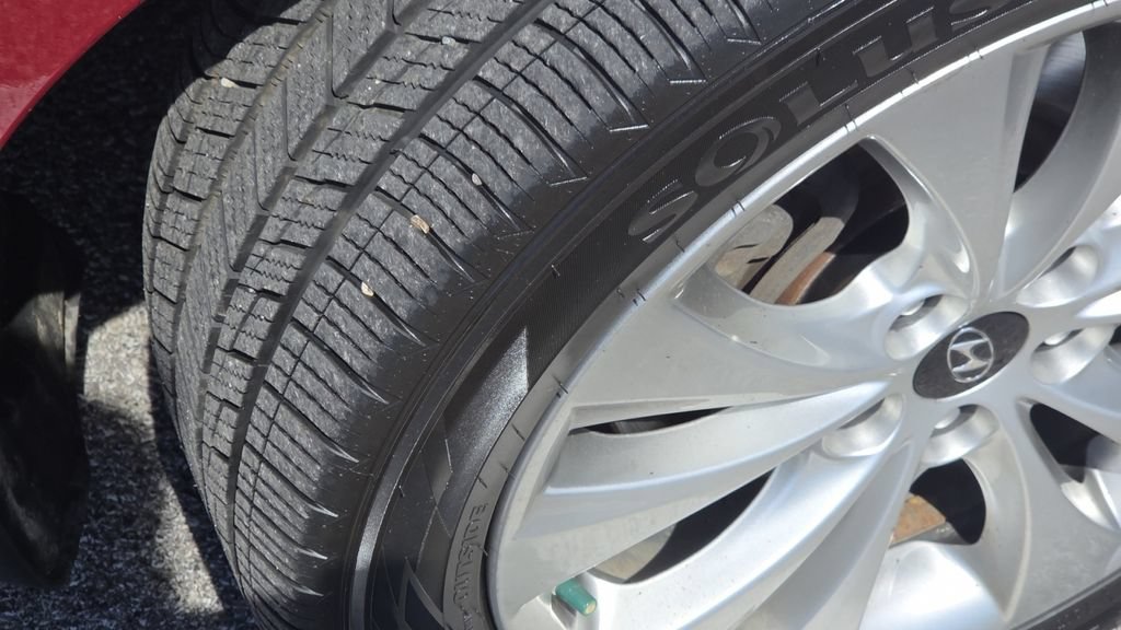 Used 2014 Hyundai Azera Limited FWD image 11