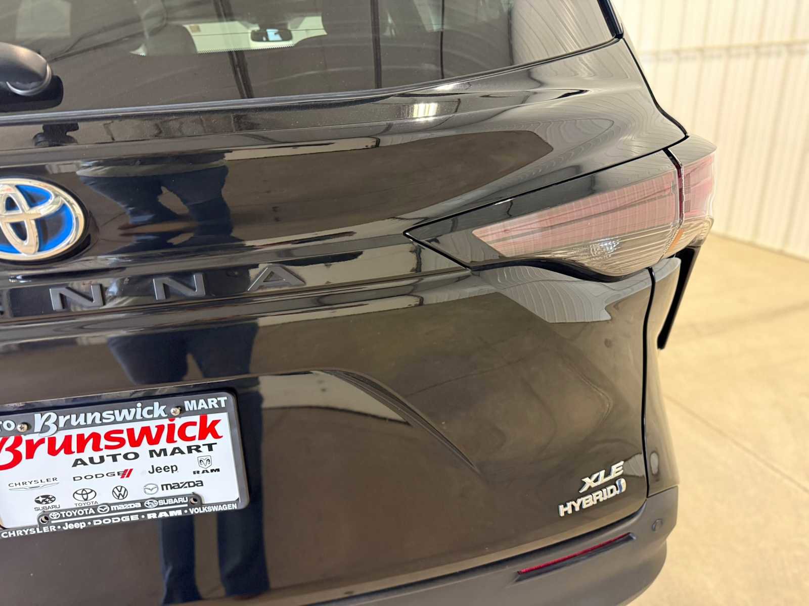 Certified 2023 Toyota Sienna XLE AWD/4WD image 15