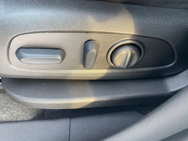 Used 2024 GMC Terrain SLE w/ Driver Convenience Package image 14