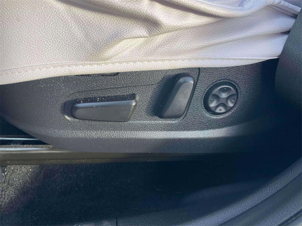 Used 2020 Hyundai Santa Fe Limited image 18