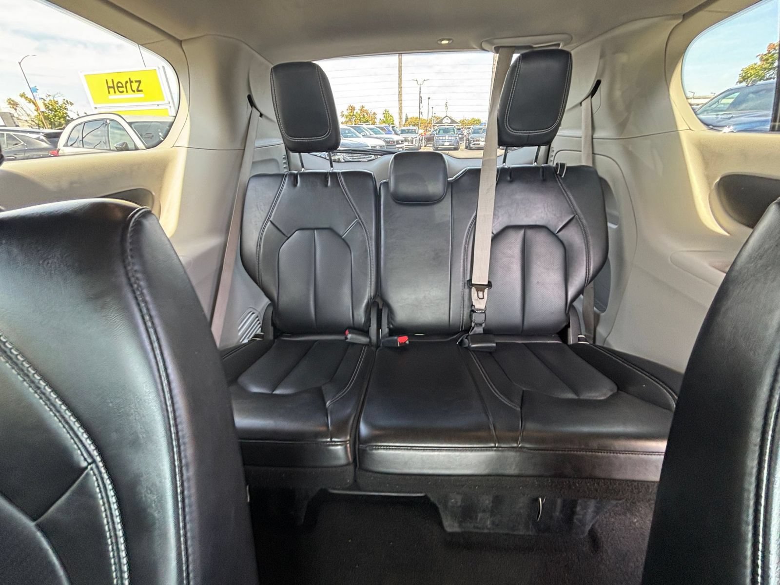 Used 2023 Chrysler Pacifica Touring-L FWD image 30