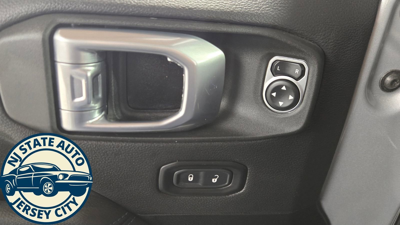 Used 2023 Jeep Wrangler Unlimited Rubicon 4xe w/ Dual Top Group image 27