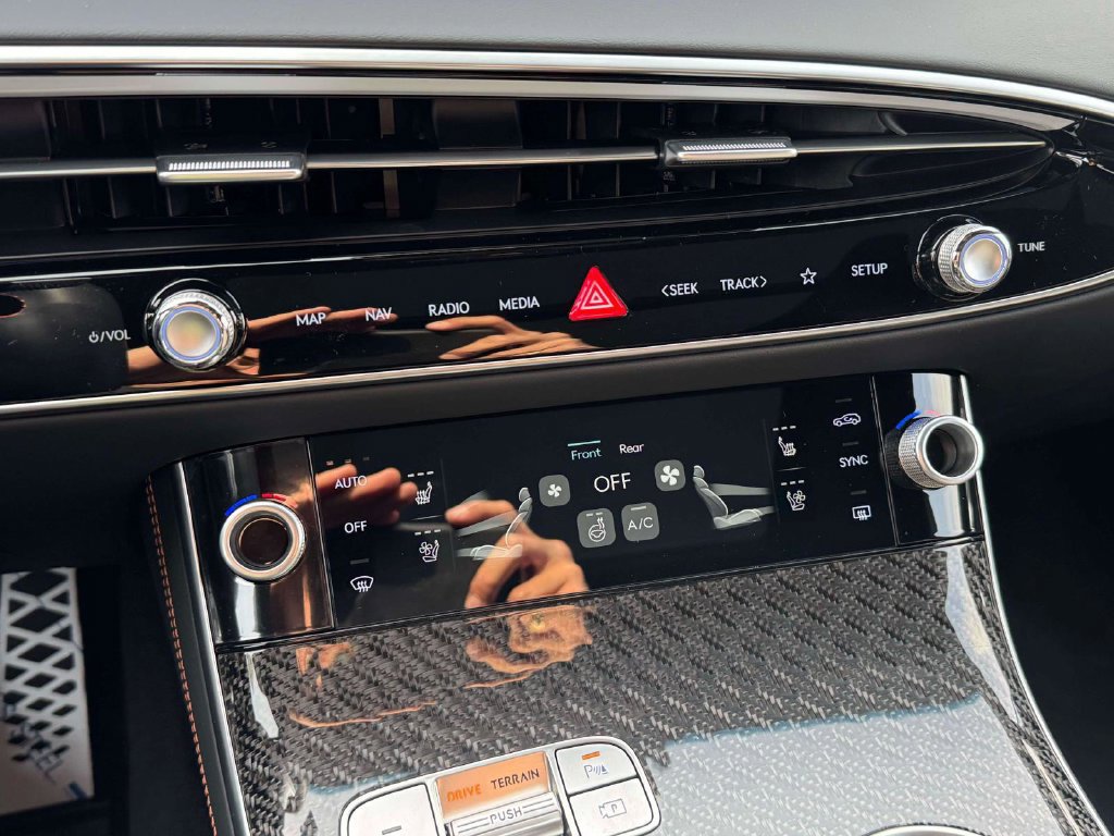 New 2026 Genesis GV70 3.5T Sport Prestige AWD/4WD image 33
