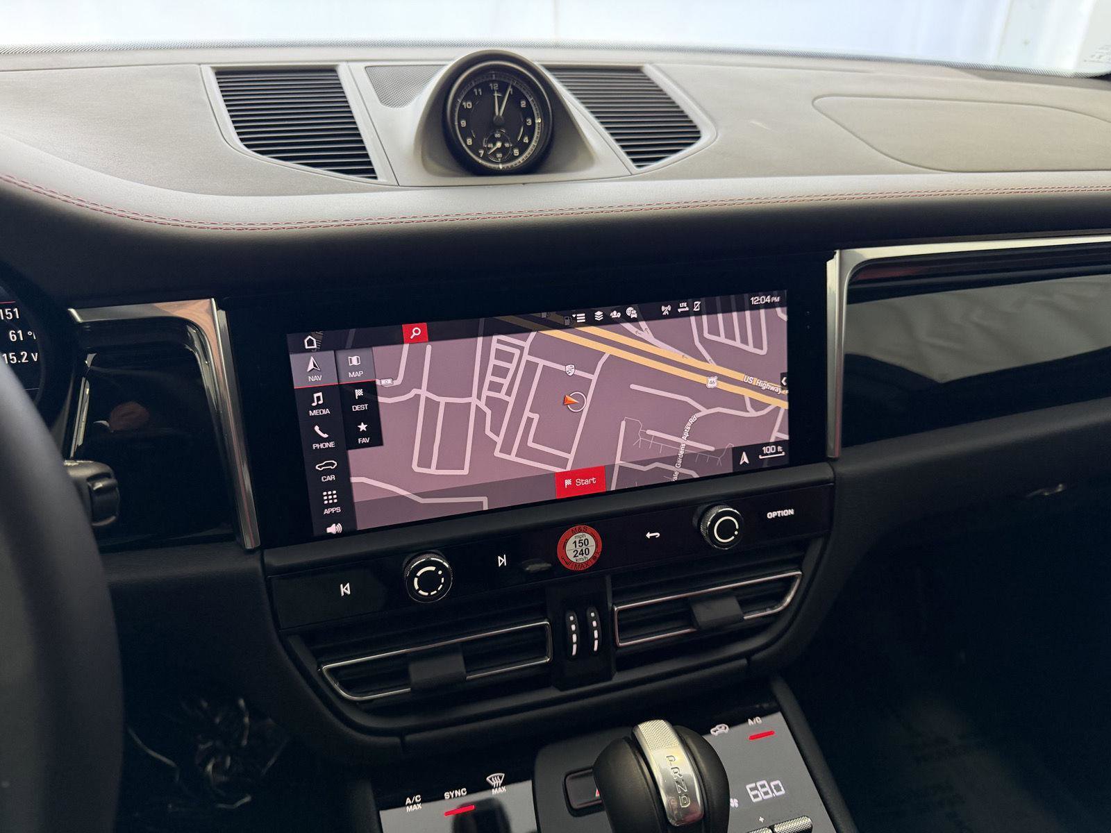 Used 2025 Porsche Macan image 23