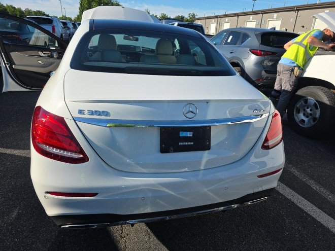 Used 2017 Mercedes-Benz E 300 4MATIC image 5