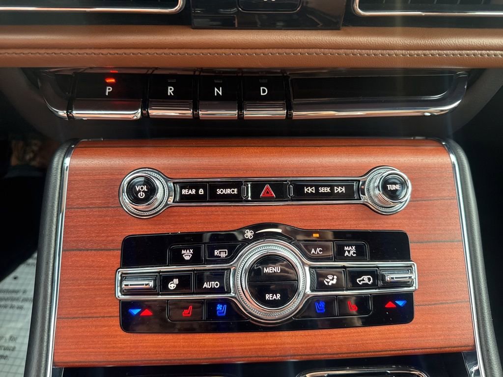 Used 2024 Lincoln Aviator Reserve w/ Equipment Group 201A image 16