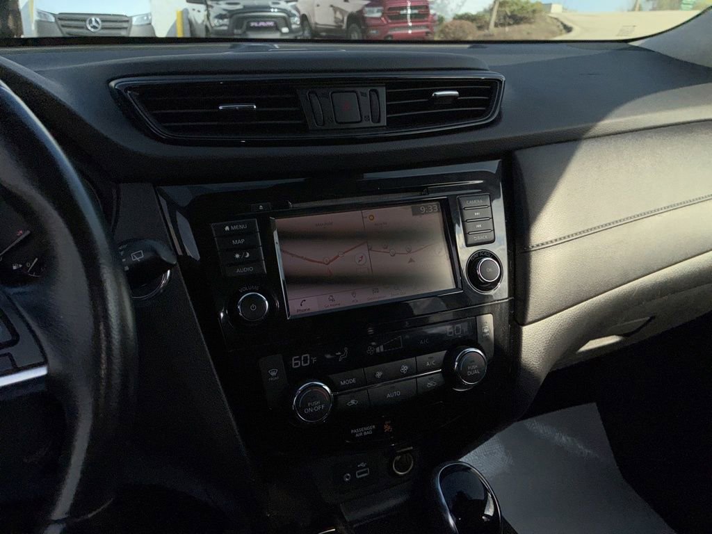 Used 2019 Nissan Rogue SV w/ Sun & Sound Touring Package AWD/4WD image 25