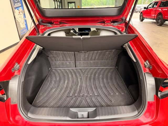 Used 2024 Toyota Prius XLE FWD image 9