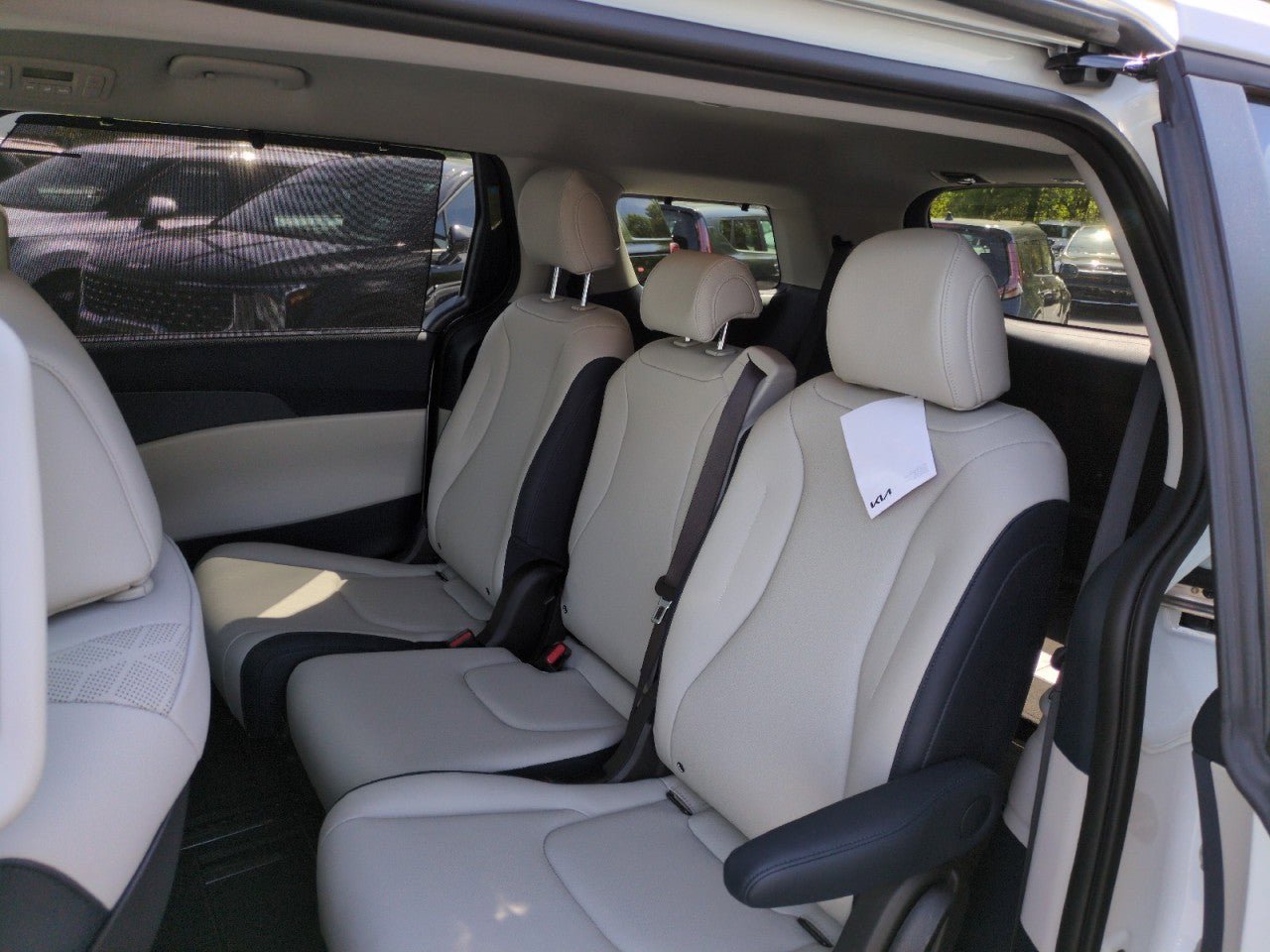 New 2026 Kia Carnival EX image 32