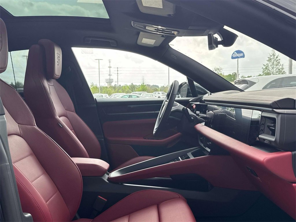 Used 2025 Porsche Macan 4S Electric image 16