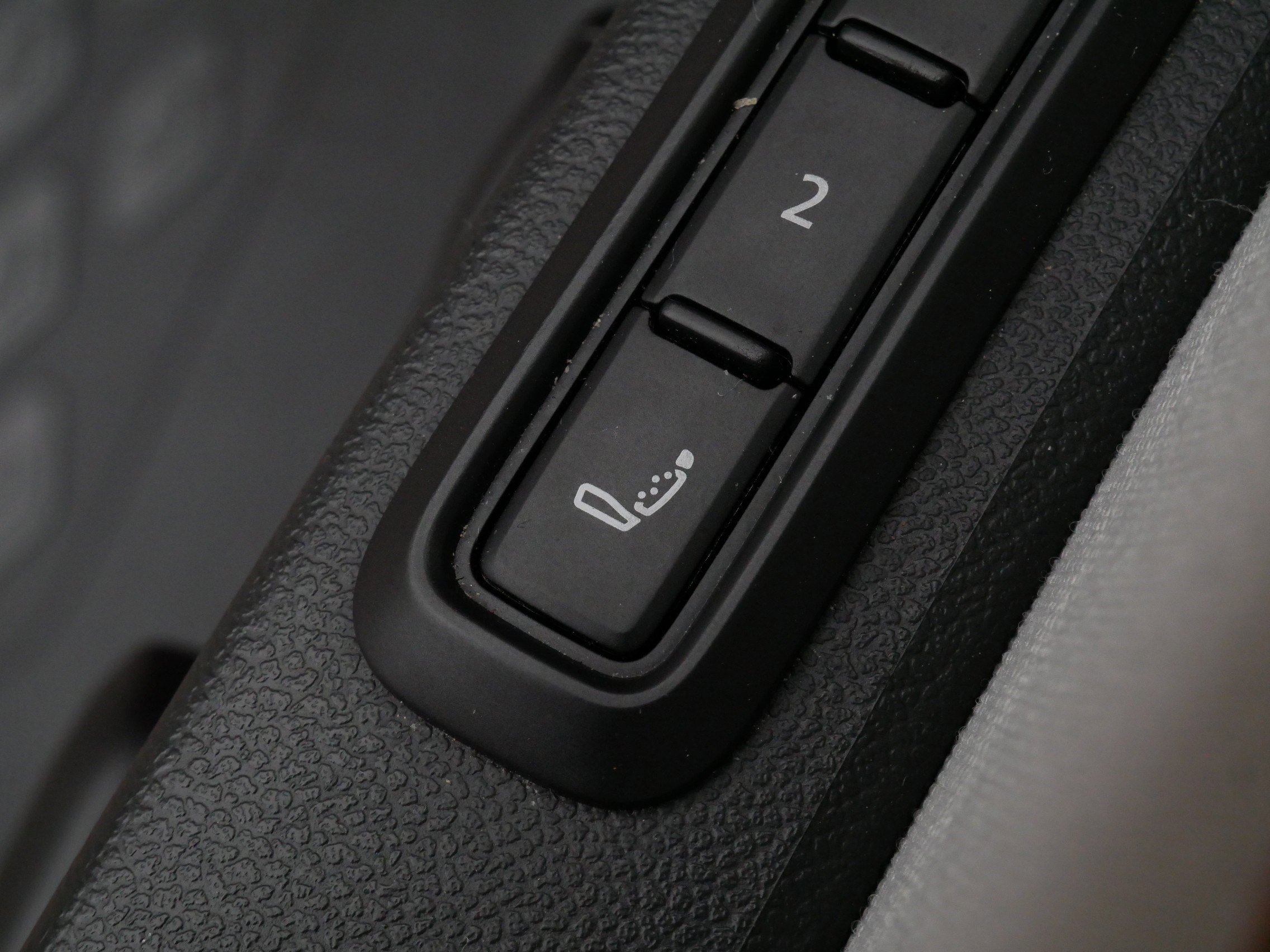 Used 2025 Volkswagen ID. Buzz 1st Edition RWD image 32