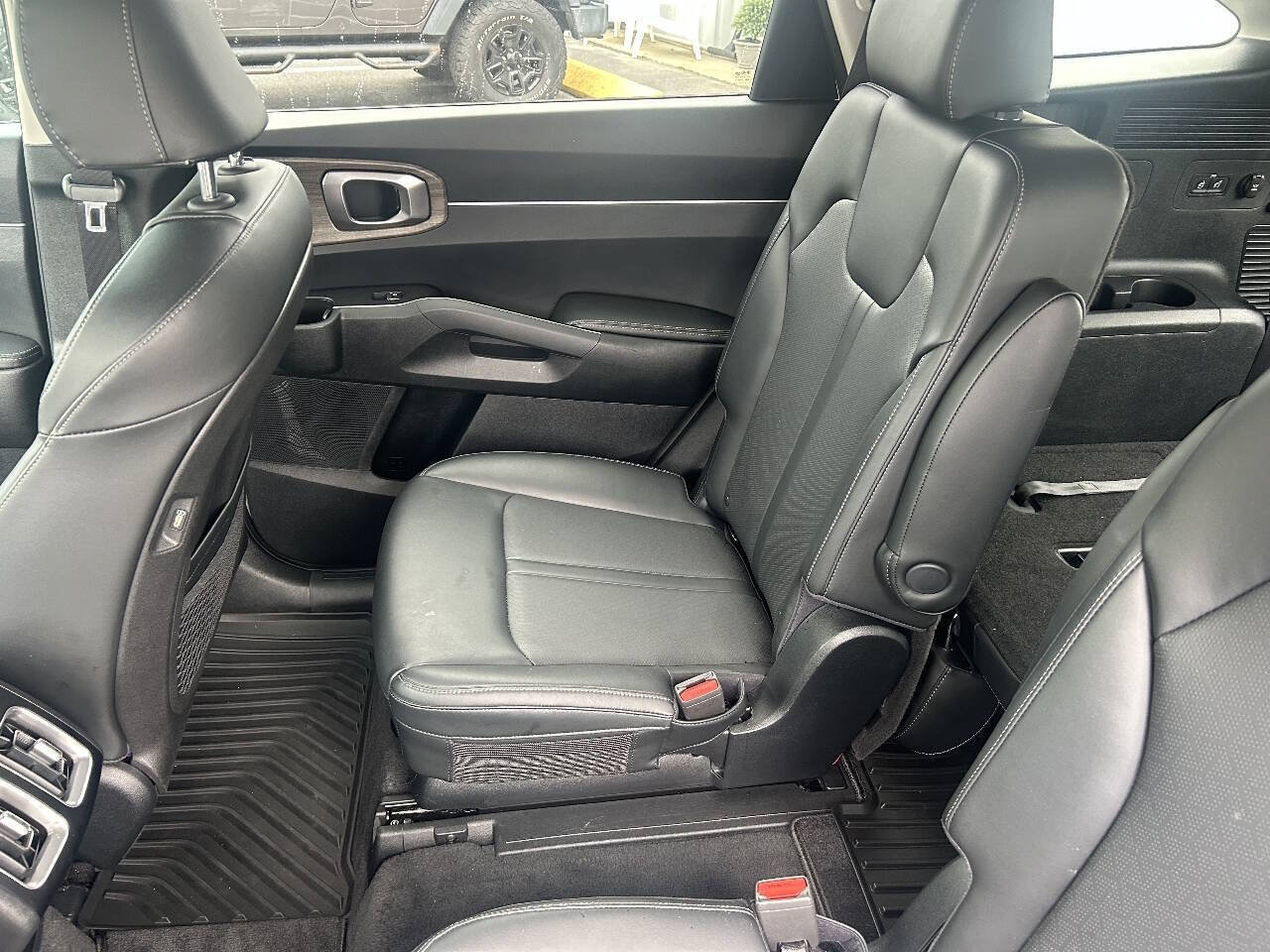 Used 2021 Kia Sorento EX w/ Panoramic Sunroof Package FWD image 11