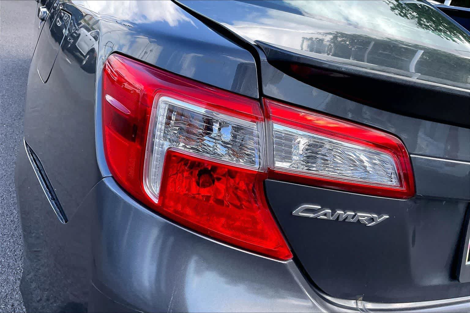 Used 2012 Toyota Camry SE FWD image 32