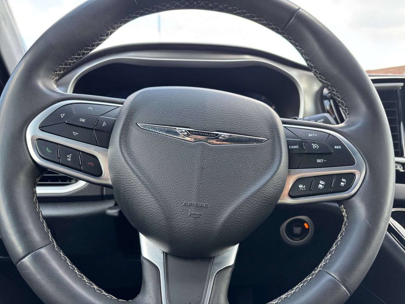 Used 2025 Chrysler Pacifica Select FWD image 29