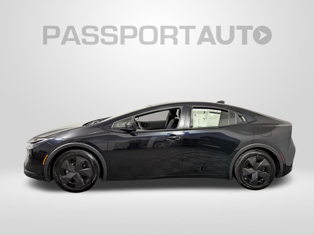 Used 2024 Toyota Prius LE video 2