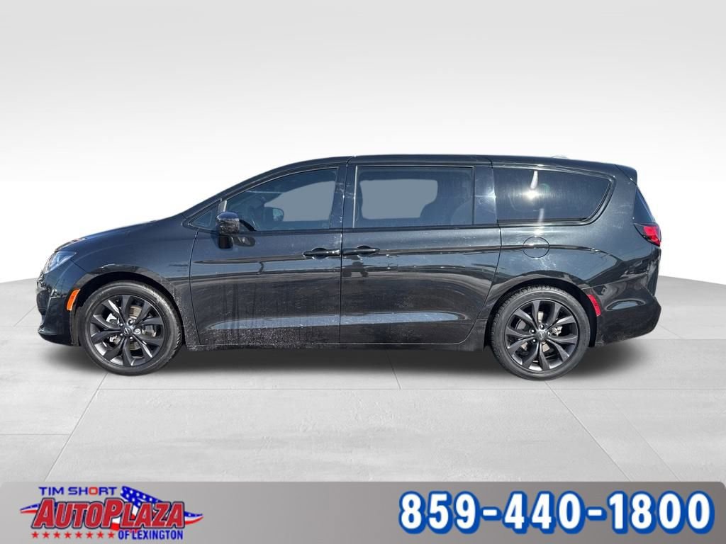 Used 2020 Chrysler Pacifica Touring w/ S Appearance Package image 2