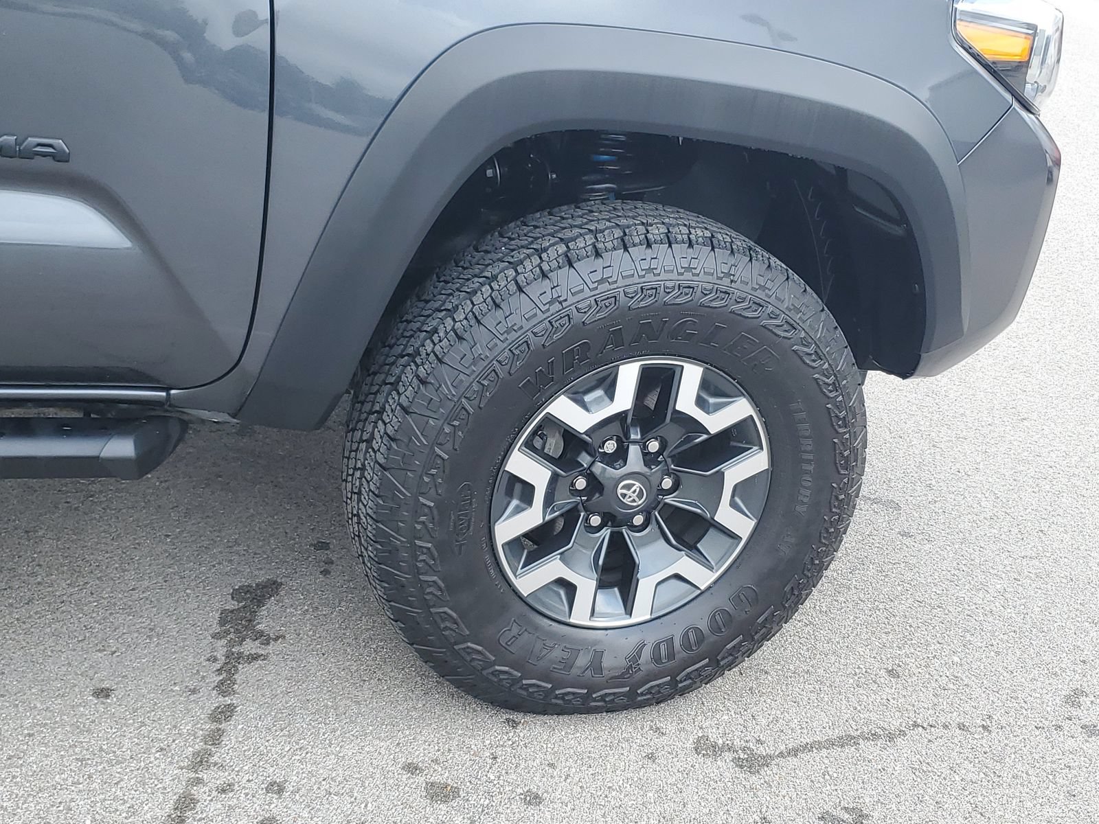 Certified 2023 Toyota Tacoma TRD Off-Road w/ Black Out Package (TMS) AWD/4WD image 6