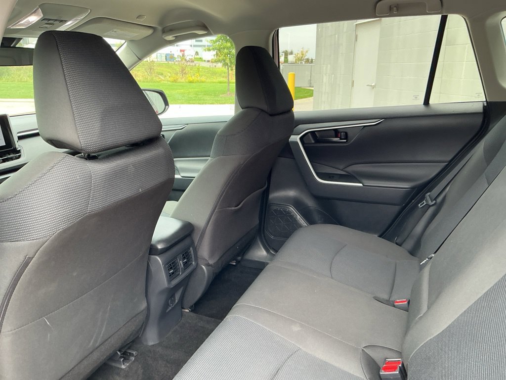 Used 2025 Toyota RAV4 LE AWD/4WD image 30