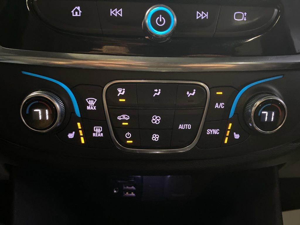 Used 2023 Chevrolet Traverse RS image 29