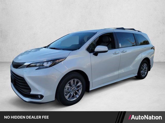 Used 2026 Toyota Sienna XLE FWD image 1