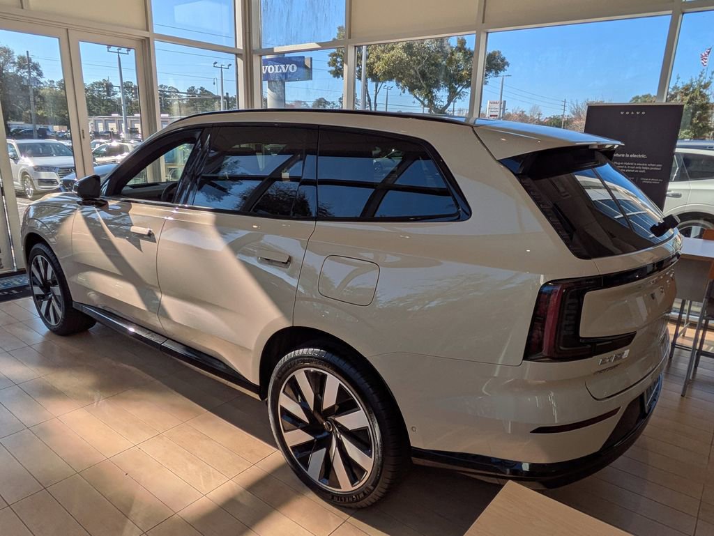 New 2025 Volvo EX90 Plus w/ Protection Package Premier AWD/4WD image 4