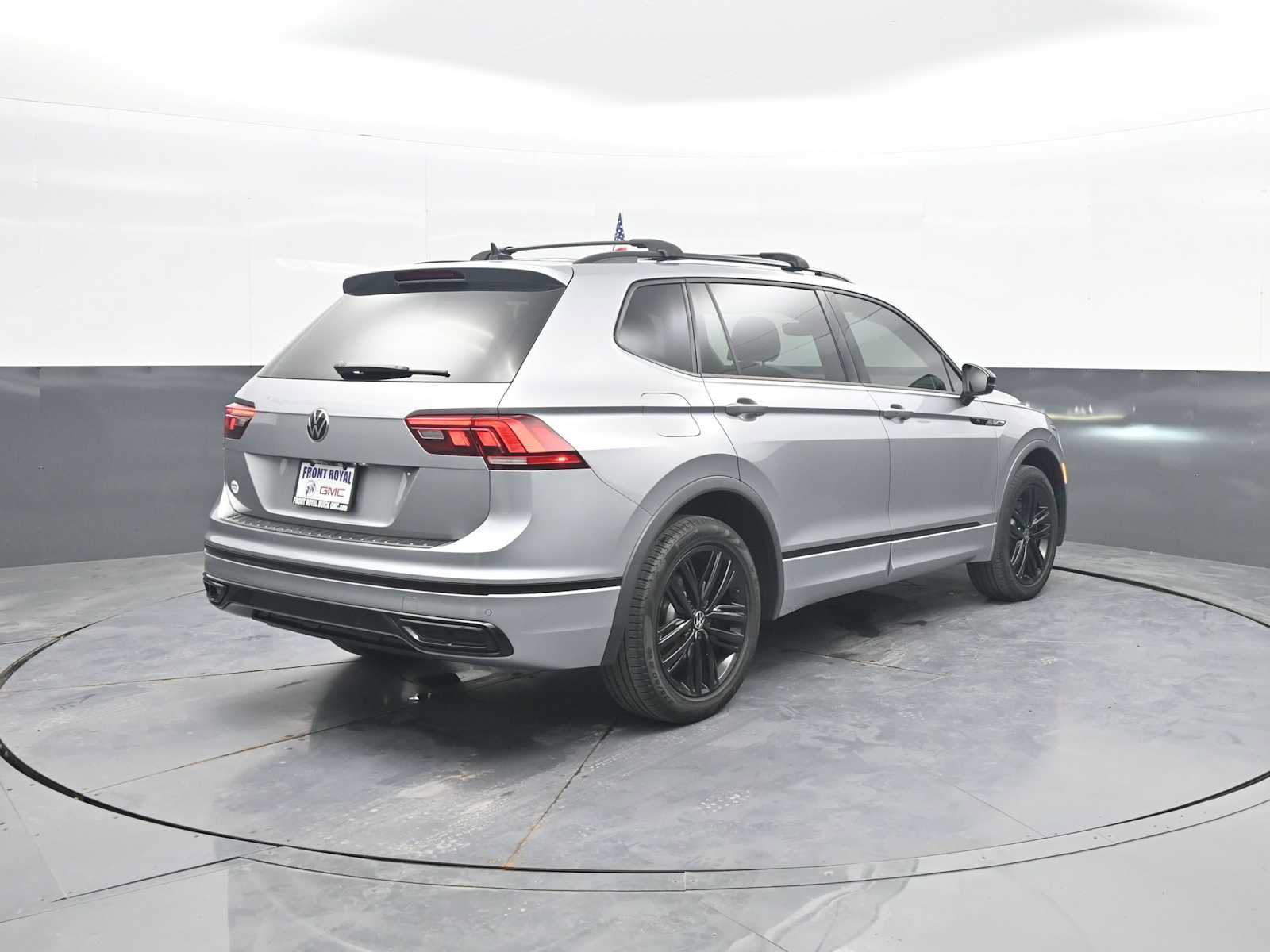Used 2022 Volkswagen Tiguan SE R-Line AWD/4WD image 7
