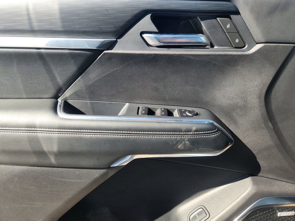 Used 2025 GMC Acadia Elevation image 23