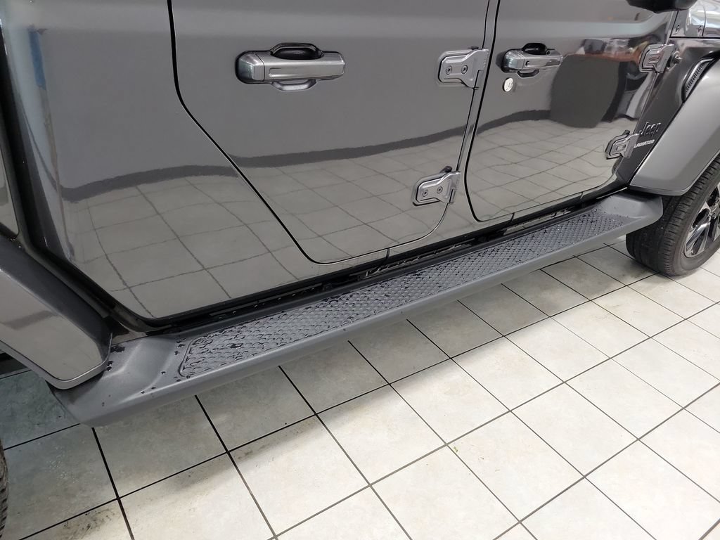 Used 2021 Jeep Gladiator Overland AWD/4WD image 18