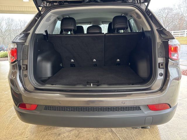 Used 2022 Jeep Compass Limited image 33