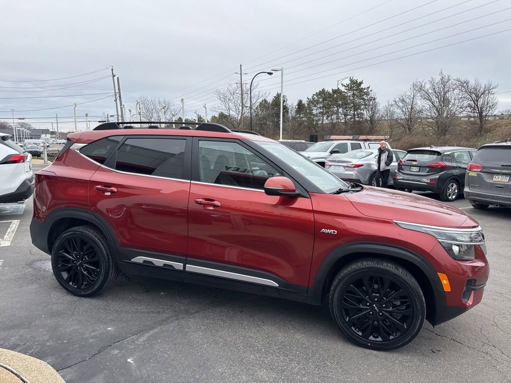 Used 2022 Kia Seltos Nightfall Edition image 7