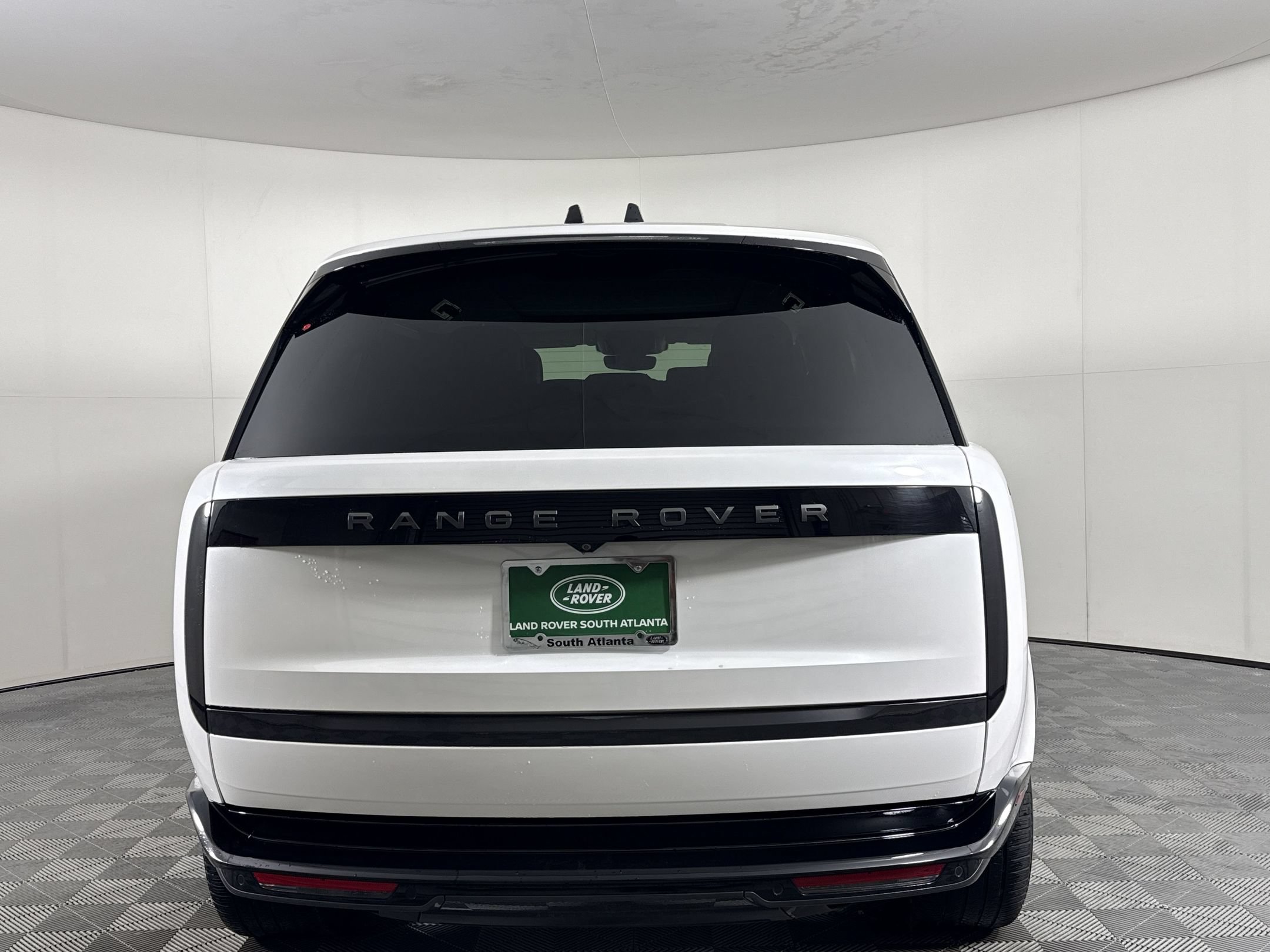 Used 2024 Land Rover Range Rover Long Wheelbase SE AWD/4WD image 11