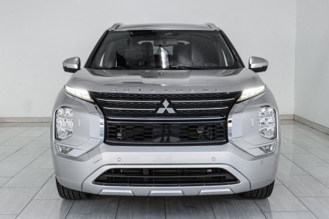 Used 2022 Mitsubishi Outlander SEL image 3