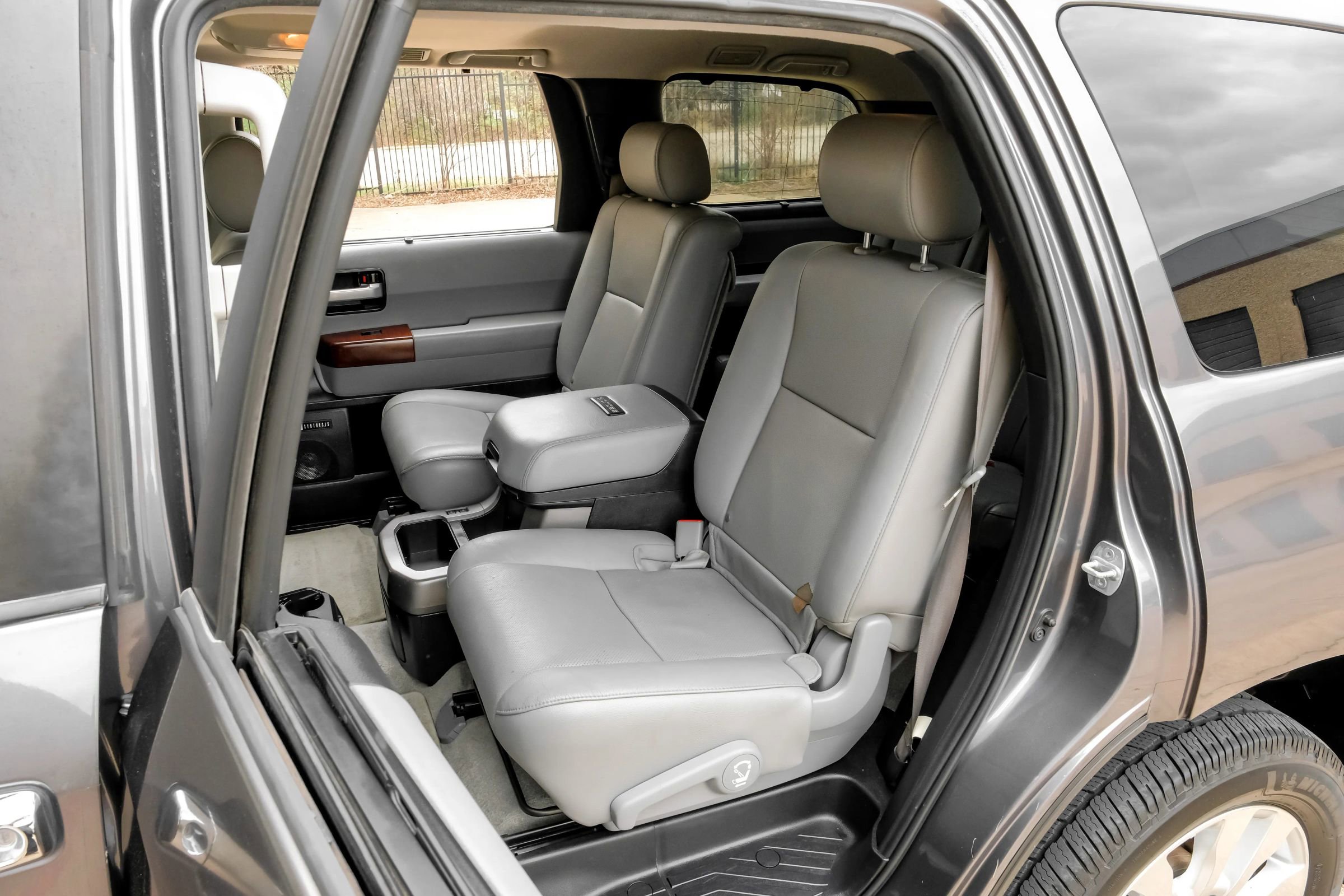 Used 2011 Toyota Sequoia Platinum AWD/4WD image 39