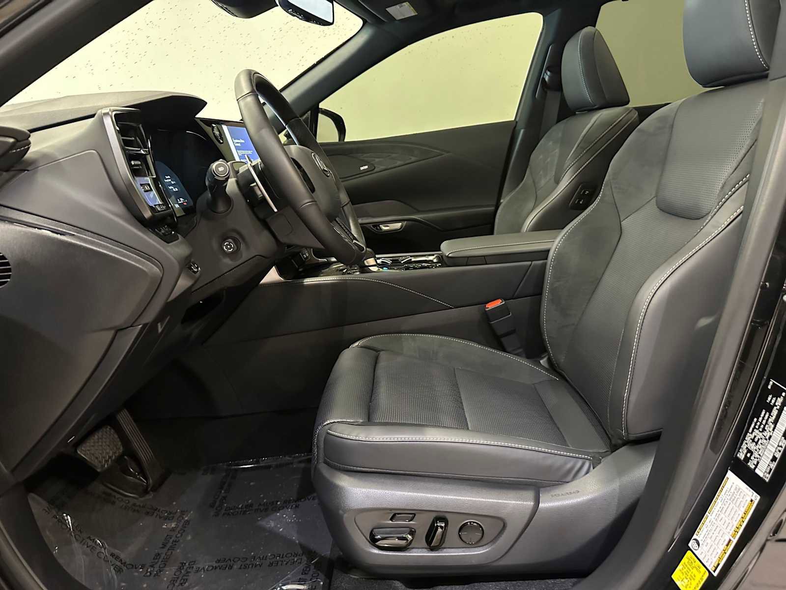 Used 2025 Lexus RX 450h Luxury w/ Convenience Package image 24