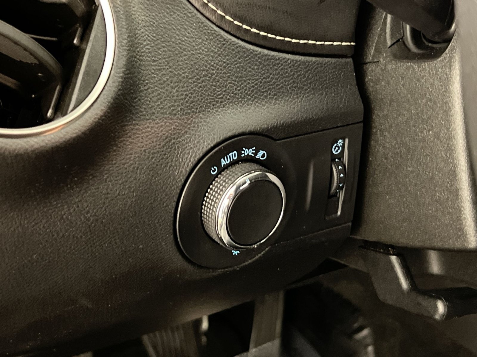 Used 2014 Chevrolet Camaro LS RWD image 32